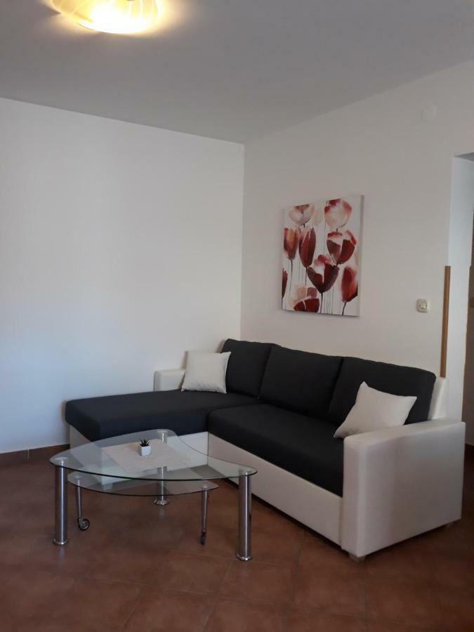 Apartman Lean พูลา ภายนอก รูปภาพ