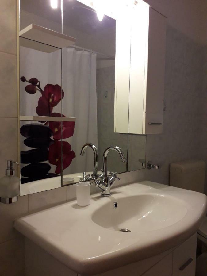 Apartman Lean พูลา ภายนอก รูปภาพ