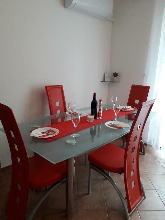 Apartman Lean พูลา ภายนอก รูปภาพ